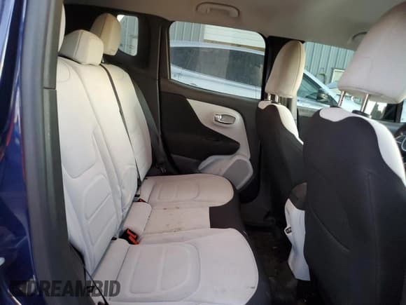 ✅ 2021 Jeep Renegade Latitude • VIN: ZACNJDBB9MPN33115 • Lot: 82581835. Wystawiony na Copart z przebiegiem 80 238 mil. Bezpłatny archiwum sprzedaży aukcyjnych z USA i szczegółowy raport historii pojazdu na DreamBid. Zdjęcie 11.