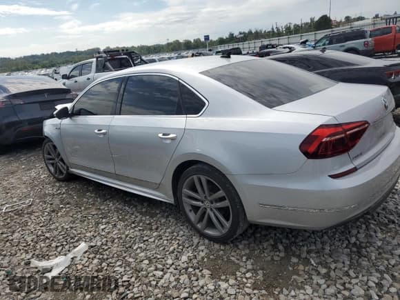 ✅ 2017 Volkswagen Passat R-Line • VIN: 1VWDT7A39HC066063 • Lot: 51072155. Wystawiony na Copart z przebiegiem 190 180 mil. Bezpłatny archiwum sprzedaży aukcyjnych z USA i szczegółowy raport historii pojazdu na DreamBid. Zdjęcie 2.