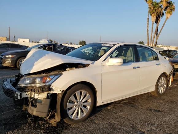 ✅ 2015 Honda Accord EX-L • VIN: 1HGCR2F82FA014515 • Lot: 91357725. Listed on Copart with 62,314 mi. Free auction sales archive from the USA and detailed vehicle history report at DreamBid. Image 1.