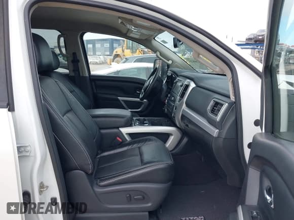 ✅ 2017 Nissan Titan SV • VIN: 1N6AA1E53HN537792 • Lot: 43848214. Listed on IAAI with 157,659 mi. Free auction sales archive from the USA and detailed vehicle history report at DreamBid. Image 5.