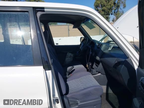 ✅ 1998 Toyota RAV4 • VIN: JT3GP10V5W7028005 • Lot: 43109289. Wystawiony na IAAI z przebiegiem 230 643 mil. Bezpłatny archiwum sprzedaży aukcyjnych z USA i szczegółowy raport historii pojazdu na DreamBid. Zdjęcie 5.