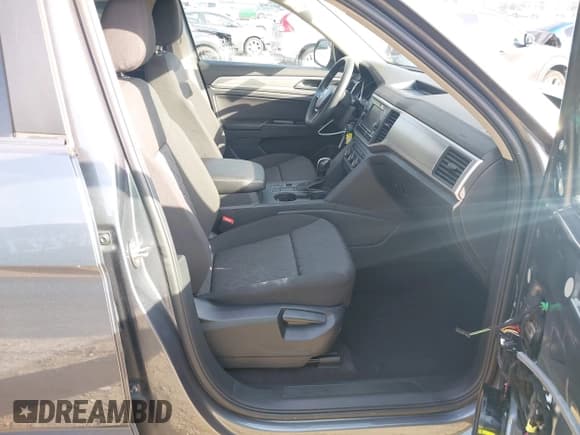 ✅ 2018 Volkswagen Atlas S • VIN: 1V2AP2CA8JC599938 • Lot: 42259607. Listed on IAAI with 22,511 mi. Free auction sales archive from the USA and detailed vehicle history report at DreamBid. Image 5.