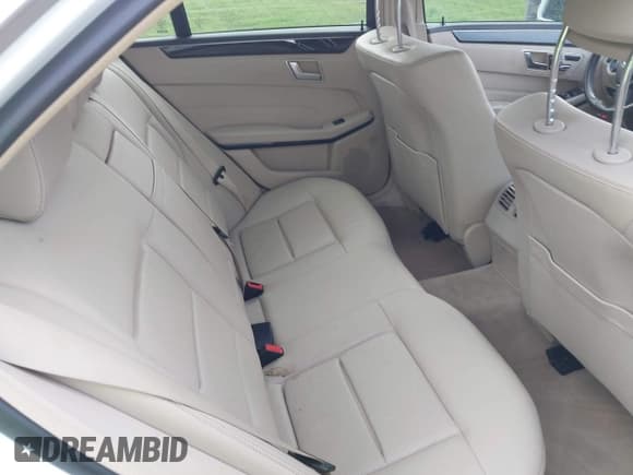 ✅ 2016 Mercedes-Benz E 350 Luxury • VIN: WDDHF8JB6GB254090 • Lot: 42481725. Wystawiony na IAAI z przebiegiem 104 359 mil. Bezpłatny archiwum sprzedaży aukcyjnych z USA i szczegółowy raport historii pojazdu na DreamBid. Zdjęcie 8.