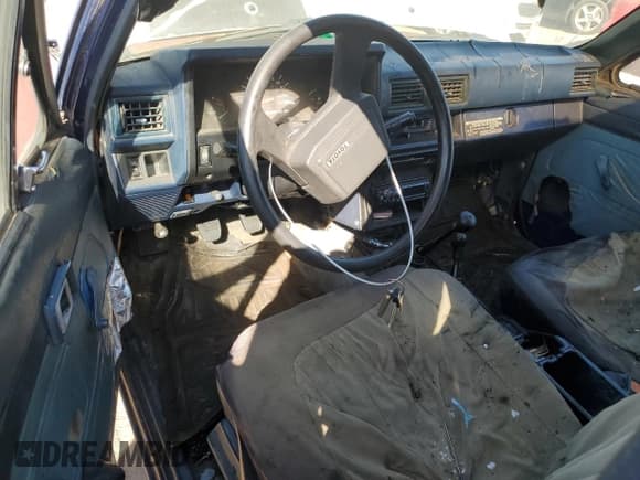 ✅ 1986 Toyota 4Runner • VIN: JT4RN62D4G0084765 • Lot: 74292754. Wystawiony na Copart z przebiegiem 311 589 mil. Bezpłatny archiwum sprzedaży aukcyjnych z USA i szczegółowy raport historii pojazdu na DreamBid. Zdjęcie 8.