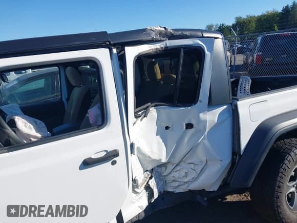 ✅ 2023 Jeep Gladiator Sport S • VIN: 1C6HJTAG8PL512098 • Лот: 43085793. Опубликован ранее на IAAI с пробегом 39 180 миль. Бесплатный доступ к архиву аукционных продаж из США и подробный отчёт об истории автомобиля на DreamBid. Изображение 6.