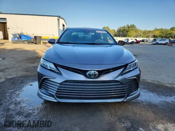 2023 Toyota Camry LE z VIN 4T1C11AK0PU125966, wystawiony jako Copart lot #86100275 z przebiegiem 45 899 mil mil oraz Szkoda całkowita • Salvage title. Historia ofert i sprzedaży dostępna na DreamBid. Obrazek 5.