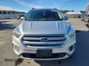 ✅ 2018 Ford Escape SE • VIN: 1FMCU9GD7JUA32402 • Лот: 93217075. Опубликован ранее на Copart с пробегом 106 523 миль. Бесплатный доступ к архиву аукционных продаж из США и подробный отчёт об истории автомобиля на DreamBid. Изображение 5.