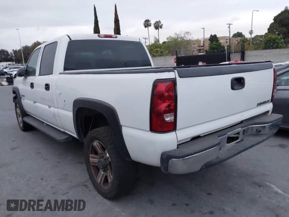 ✅ 2004 Chevrolet Silverado 2500HD LS • VIN: 1GCHC23U64F186697 • Лот: 41851795. Опубликован ранее на IAAI с пробегом 232 715 миль. Бесплатный доступ к архиву аукционных продаж из США и подробный отчёт об истории автомобиля на DreamBid. Изображение 3.
