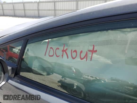 2025 Toyota Prius LE z VIN JTDACAAU1S3062446, wystawiony jako Copart lot #66959305 z przebiegiem Nie podano mil oraz Szkoda całkowita • Salvage title. Historia ofert i sprzedaży dostępna na DreamBid. Obrazek 9.