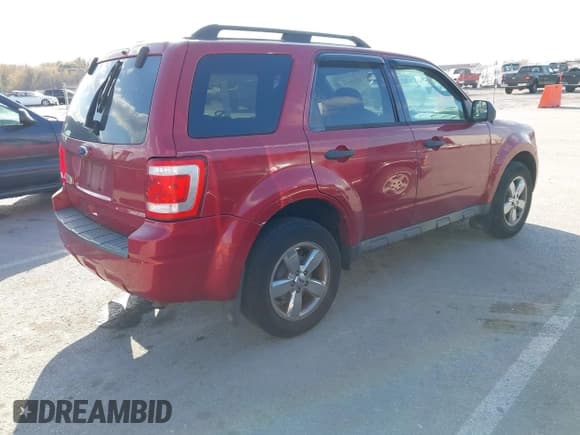 ✅ 2010 Ford Escape XLT • VIN: 1FMCU9D74AKB93509 • Lot: 43719433. Wystawiony na IAAI z przebiegiem 103 996 mil. Bezpłatny archiwum sprzedaży aukcyjnych z USA i szczegółowy raport historii pojazdu na DreamBid. Zdjęcie 4.