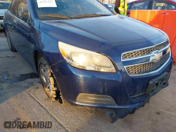 2013 Chevrolet Malibu LS z VIN 1G11A5SA5DU122963, wystawiony jako IAAI lot #41411921 z przebiegiem 193 880 mil mil oraz . Historia ofert i sprzedaży dostępna na DreamBid. Obrazek 6.