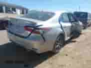 2022 Toyota Camry SE z VIN 4T1G11AK5NU018670, wystawiony jako IAAI lot #43344974 z przebiegiem 122 219 mil mil oraz . Historia ofert i sprzedaży dostępna na DreamBid. Obrazek 4.