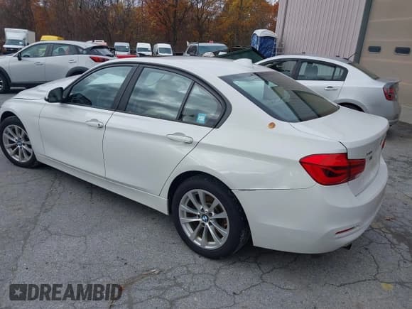 ✅ 2017 BMW 3 Series 320i xDrive • VIN: WBA8E5G38HNU44076 • Лот: 43557943. Опубликован ранее на IAAI с пробегом 140 100 миль. Бесплатный доступ к архиву аукционных продаж из США и подробный отчёт об истории автомобиля на DreamBid. Изображение 3.