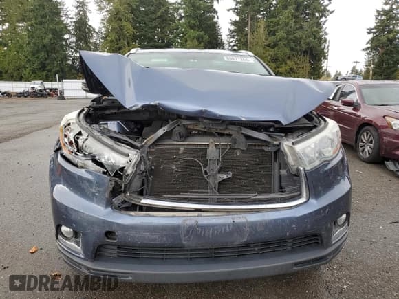 ✅ 2016 Toyota Highlander Limited • VIN: 5TDDKRFHXGS335609 • Lot: 89877255. Listed on Copart with 112,121 mi. Free auction sales archive from the USA and detailed vehicle history report at DreamBid. Image 5.