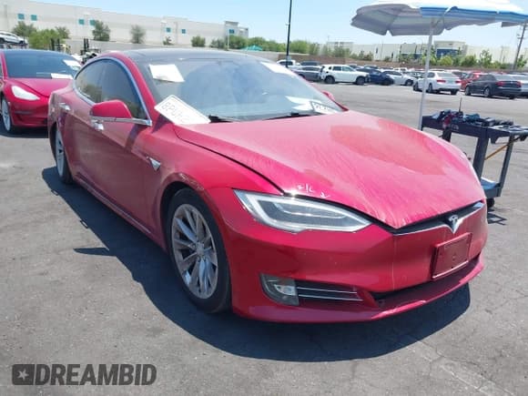 ✅ 2017 Tesla Model S 60 • VIN: 5YJSA1E18HF178698 • Lot: 42627397. Wystawiony na IAAI z przebiegiem 87 301 mil. Bezpłatny archiwum sprzedaży aukcyjnych z USA i szczegółowy raport historii pojazdu na DreamBid. Zdjęcie 13.
