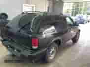 2003 Chevrolet Blazer LS z VIN 1GNCT18X83K175026, wystawiony jako Copart lot #69479335 z przebiegiem 200 297 mil mil oraz Czysty tytuł • Clean title. Historia ofert i sprzedaży dostępna na DreamBid. Obrazek 4.