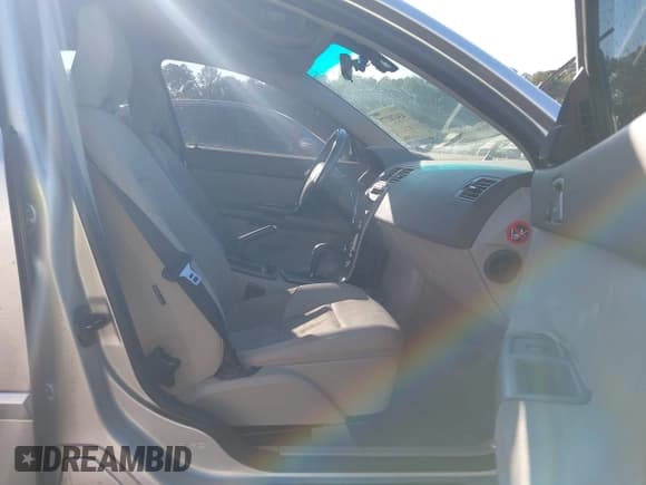 ✅ 2008 Volvo S40 2.4L • VIN: YV1MS382X82388111 • Lot: 43470177. Listed on IAAI with 173,122 mi. Free auction sales archive from the USA and detailed vehicle history report at DreamBid. Image 5.