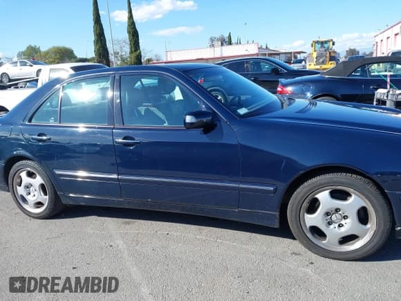 ✅ 2001 Mercedes-Benz E 320 • VIN: WDBJF70J91X060418 • Lot: 41750076. Listed on IAAI with 90,015 mi. Free auction sales archive from the USA and detailed vehicle history report at DreamBid. Image 13.