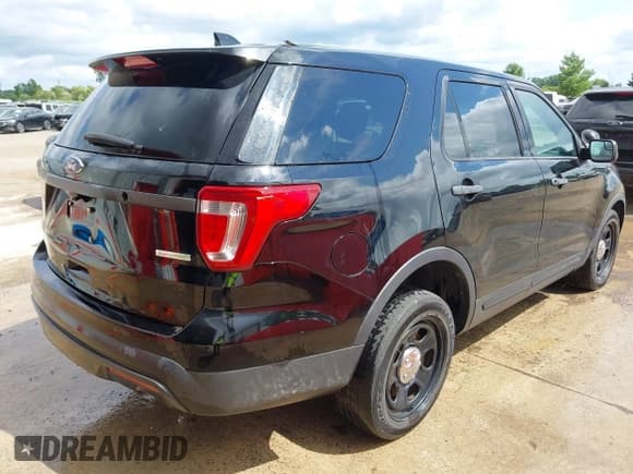 ✅ 2017 Ford Police Interceptor Utility • VIN: 1FM5K8AT5HGB55147 • Lot: 40735978. Listed on IAAI with 103,133 mi. Free auction sales archive from the USA and detailed vehicle history report at DreamBid. Image 4.