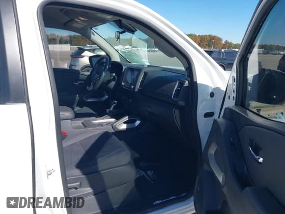 ✅ 2023 Nissan Frontier Pro-4X • VIN: 1N6ED1EK9PN666861 • Lot: 43510453. Wystawiony na IAAI z przebiegiem 7 670 mil. Bezpłatny archiwum sprzedaży aukcyjnych z USA i szczegółowy raport historii pojazdu na DreamBid. Zdjęcie 5.