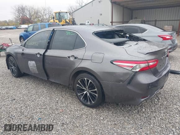✅ 2019 Toyota Camry LE • VIN: 4T1B11HK2KU205294 • Лот: 43652792. Опубликован ранее на IAAI с пробегом 99 493 миль. Бесплатный доступ к архиву аукционных продаж из США и подробный отчёт об истории автомобиля на DreamBid. Изображение 3.