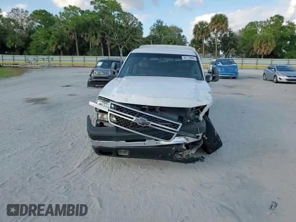 ✅ 2006 Chevrolet Silverado 2500HD Work Truck • VIN: 1GCHK29U06E267732 • Лот: 94176845. Опубликован ранее на Copart с пробегом 263 404 миль. Бесплатный доступ к архиву аукционных продаж из США и подробный отчёт об истории автомобиля на DreamBid. Изображение 13.