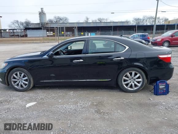 ✅ 2008 Lexus LS 460 • VIN: JTHBL46F385061102 • Lot: 43890893. Listed on IAAI with 147,892 mi. Free auction sales archive from the USA and detailed vehicle history report at DreamBid. Image 15.