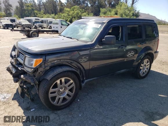 ✅ 2011 Dodge Nitro Heat • VIN: 1D4PU4GX4BW543979 • Lot: 81152475. Listed on Copart with 180,895 mi. Free auction sales archive from the USA and detailed vehicle history report at DreamBid. Image 1.