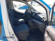 ✅ 2015 Nissan NV200 SV • VIN: 3N6CM0KNXFK730197 • Lot: 42914181. Wystawiony na IAAI z przebiegiem 95 342 mil. Bezpłatny archiwum sprzedaży aukcyjnych z USA i szczegółowy raport historii pojazdu na DreamBid. Zdjęcie 5.