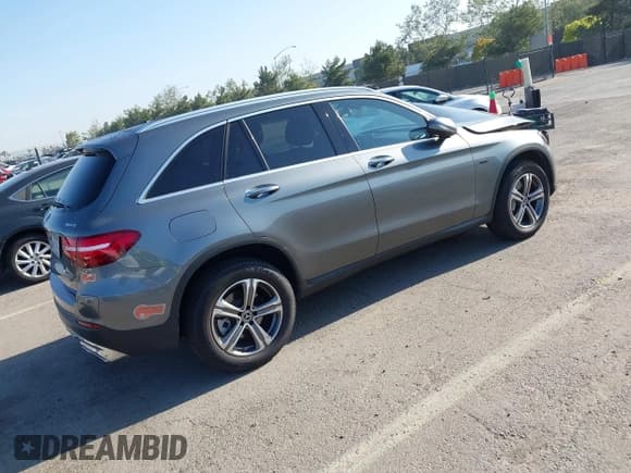 ✅ 2019 Mercedes-Benz GLC 350e • VIN: WDC0G5EB5KF606374 • Lot: 41987972. Listed on IAAI with 59,368 mi. Free auction sales archive from the USA and detailed vehicle history report at DreamBid. Image 4.
