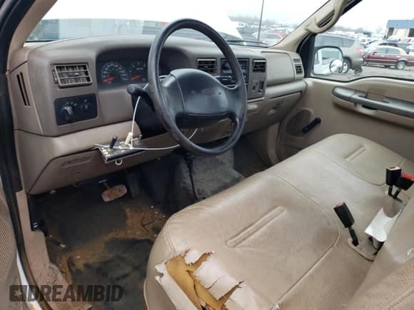 ✅ 2002 Ford F-350 XL • VIN: 1FTSF31L32EB50482 • Lot: 81916124. Listed on Copart with 45,625 mi. Free auction sales archive from the USA and detailed vehicle history report at DreamBid. Image 8.