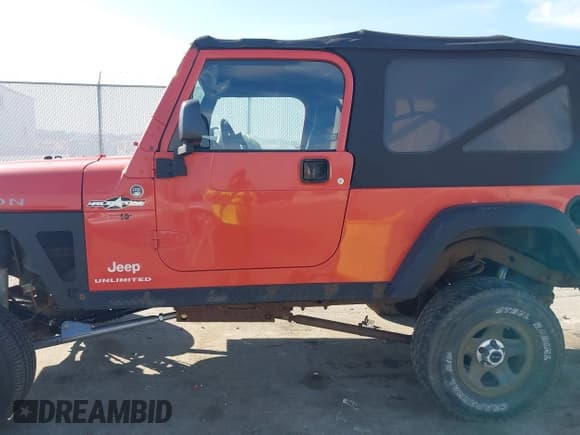 ✅ 2006 Jeep Wrangler Rubicon • VIN: 1J4FA64S86P778174 • Lot: 43287338. Wystawiony na IAAI z przebiegiem 162 735 mil. Bezpłatny archiwum sprzedaży aukcyjnych z USA i szczegółowy raport historii pojazdu na DreamBid. Zdjęcie 14.