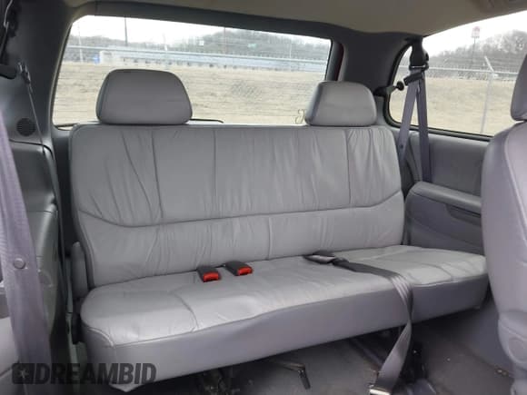 ✅ 1998 Chrysler Town & Country LXi • VIN: 1C4GP64L8WB589426 • Lot: 41535344. Wystawiony na IAAI z przebiegiem 132 466 mil. Bezpłatny archiwum sprzedaży aukcyjnych z USA i szczegółowy raport historii pojazdu na DreamBid. Zdjęcie 17.