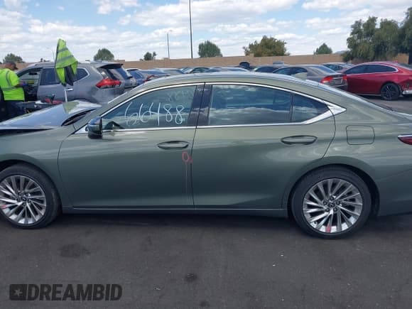 ✅ 2020 Lexus ES 350 Luxury • VIN: 58AEZ1B10LU053600 • Lot: 41966488. Wystawiony na IAAI z przebiegiem 12 328 mil. Bezpłatny archiwum sprzedaży aukcyjnych z USA i szczegółowy raport historii pojazdu na DreamBid. Zdjęcie 15.