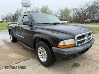 2004 Dodge Dakota z VIN 1D7GL12K94S552459, wystawiony jako Copart lot #52153335 z przebiegiem 128 148 mil mil oraz Czysty tytuł • Clean title. Historia ofert i sprzedaży dostępna na DreamBid. Obrazek 1.
