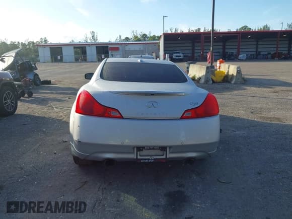 ✅ 2014 Infiniti Q60 • VIN: JN1CV6ELXEM131542 • Lot: 41167141. Wystawiony na IAAI z przebiegiem 189 581 mil. Bezpłatny archiwum sprzedaży aukcyjnych z USA i szczegółowy raport historii pojazdu na DreamBid. Zdjęcie 16.