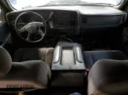 ✅ 2005 GMC Sierra 3500 DRW SL • VIN: 1GTHK33225F889643 • Lot: 80901154. Wystawiony na Copart z przebiegiem Nie podano. Bezpłatny archiwum sprzedaży aukcyjnych z USA i szczegółowy raport historii pojazdu na DreamBid. Zdjęcie 8.