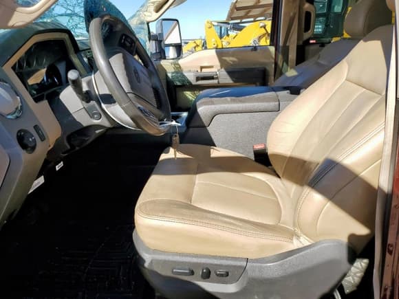 ✅ 2011 Ford F-250 Lariat • VIN: 1FT7W2BTXBEC51324 • Lot: 90506575. Listed on Copart with 204,809 mi. Free auction sales archive from the USA and detailed vehicle history report at DreamBid. Image 7.