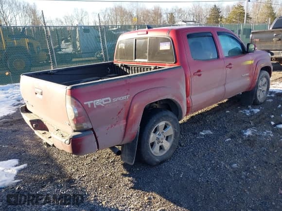 ✅ 2015 Toyota Tacoma • VIN: 3TMLU4ENXFM193955 • Lot: 41634323. Listed on IAAI with 103,480 mi. Free auction sales archive from the USA and detailed vehicle history report at DreamBid. Image 4.