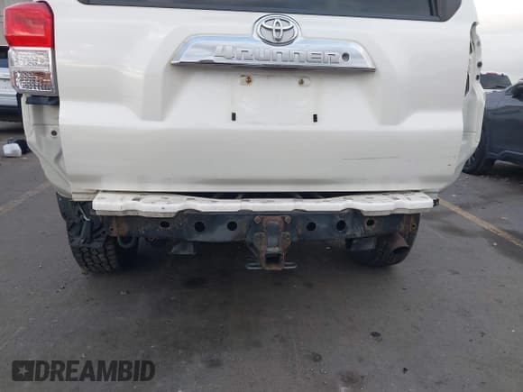 ✅ 2010 Toyota 4Runner SR5 • VIN: JTEBU5JR2A5007880 • Lot: 43704583. Listed on IAAI with 233,256 mi. Free auction sales archive from the USA and detailed vehicle history report at DreamBid. Image 6.