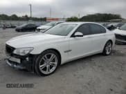 ✅ 2015 BMW 7 Series 750i xDrive • VIN: WBAYB6C52FD966159 • Lot: 85290025. Wystawiony na Copart z przebiegiem 90 401 mil. Bezpłatny archiwum sprzedaży aukcyjnych z USA i szczegółowy raport historii pojazdu na DreamBid. Zdjęcie 1.