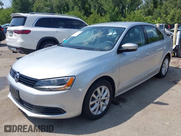 ✅ 2011 Volkswagen Jetta SE • VIN: 3VWDX7AJXBM388431 • Lot: 42995247. Wystawiony na IAAI z przebiegiem 77 525 mil. Bezpłatny archiwum sprzedaży aukcyjnych z USA i szczegółowy raport historii pojazdu na DreamBid. Zdjęcie 18.