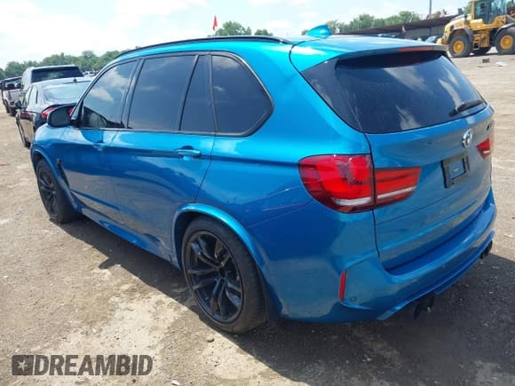 ✅ 2017 BMW X5 M • VIN: 5YMKT6C31H0X20466 • Lot: 42828010. Wystawiony na IAAI z przebiegiem 78 072 mil. Bezpłatny archiwum sprzedaży aukcyjnych z USA i szczegółowy raport historii pojazdu na DreamBid. Zdjęcie 3.