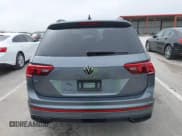 ✅ 2023 Volkswagen Tiguan SE R-Line Black • VIN: 3VVCB7AX5PM039767 • Lot: 42014072. Wystawiony na IAAI z przebiegiem 18 424 mil. Bezpłatny archiwum sprzedaży aukcyjnych z USA i szczegółowy raport historii pojazdu na DreamBid. Zdjęcie 17.