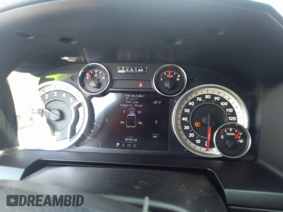 ✅ 2015 Ram 1500 Laramie • VIN: 1C6RR6NM0FS590636 • Lot: 37320388. Wystawiony na IAAI z przebiegiem 93 163 mil. Bezpłatny archiwum sprzedaży aukcyjnych z USA i szczegółowy raport historii pojazdu na DreamBid. Zdjęcie 7.