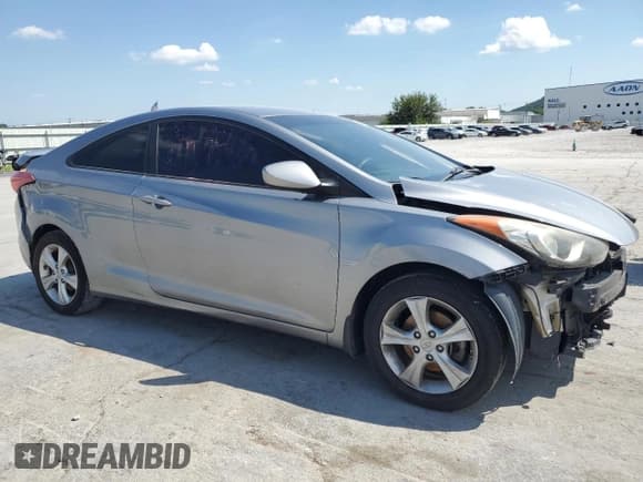 ✅ 2013 Hyundai Elantra SE • VIN: KMHDH6AE0DU020007 • Лот: 69135155. Опубликован ранее на Copart с пробегом 136 660 миль. Бесплатный доступ к архиву аукционных продаж из США и подробный отчёт об истории автомобиля на DreamBid. Изображение 4.