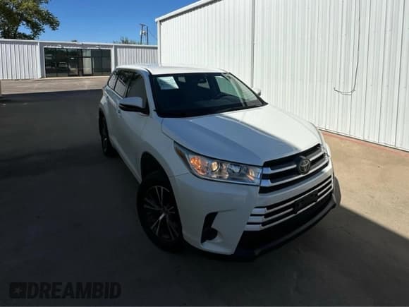 ✅ 2018 Toyota Highlander LE • VIN: 5TDZARFH8JS032831 • Лот: 91137855. Опубликован ранее на Copart с пробегом 213 547 миль. Бесплатный доступ к архиву аукционных продаж из США и подробный отчёт об истории автомобиля на DreamBid. Изображение 1.