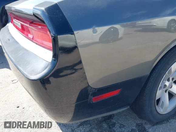 ✅ 2009 Dodge Challenger SE • VIN: 2B3LJ44VX9H594615 • Lot: 41648601. Wystawiony na IAAI z przebiegiem 177 377 mil. Bezpłatny archiwum sprzedaży aukcyjnych z USA i szczegółowy raport historii pojazdu na DreamBid. Zdjęcie 15.