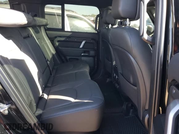 ✅ 2024 Land Rover Defender V8 • VIN: SALEBEEE9R2245469 • Lot: 74821384. Wystawiony na Copart z przebiegiem 8 913 mil. Bezpłatny archiwum sprzedaży aukcyjnych z USA i szczegółowy raport historii pojazdu na DreamBid. Zdjęcie 10.