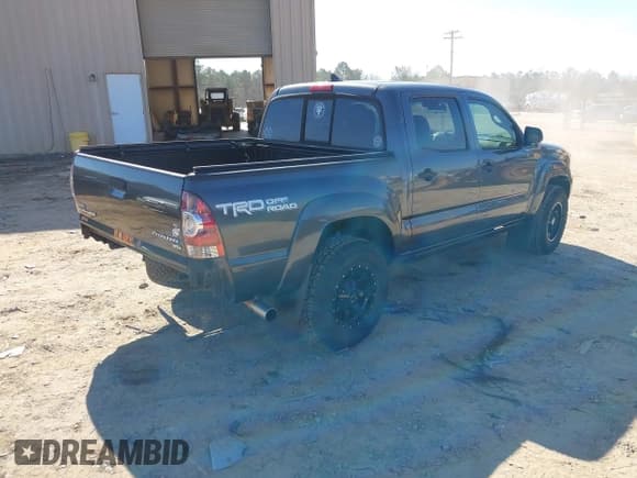 ✅ 2015 Toyota Tacoma PreRunner • VIN: 3TMJU4GN3FM180002 • Lot: 41617282. Wystawiony na IAAI z przebiegiem 179 105 mil. Bezpłatny archiwum sprzedaży aukcyjnych z USA i szczegółowy raport historii pojazdu na DreamBid. Zdjęcie 4.